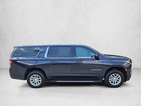 Used 2024 Chevrolet Suburban LT RWD image 4