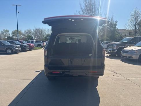 New 2026 Lincoln Navigator L Reserve AWD/4WD image 6