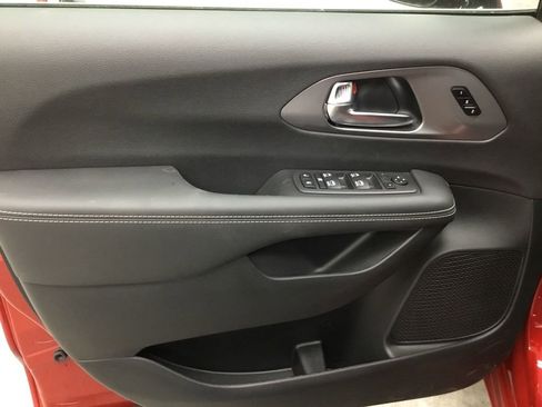 New 2026 Chrysler Pacifica Select image 7