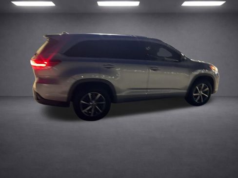 Used 2017 Toyota Highlander XLE w/ Carpet Mat Package FWD image 17