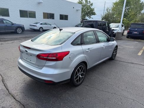 Used 2018 Ford Focus SEL w/ Cold Weather Package FWD image 3