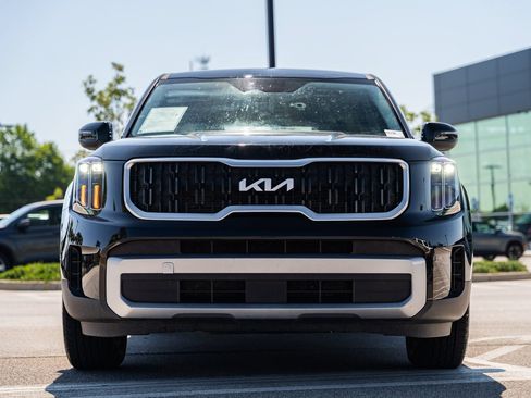 Used 2024 Kia Telluride LX FWD image 2