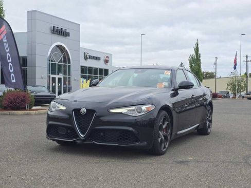 Used 2020 Alfa Romeo Giulia Ti Sport w/ Quick Order Package 22S Sport AWD/4WD image 8