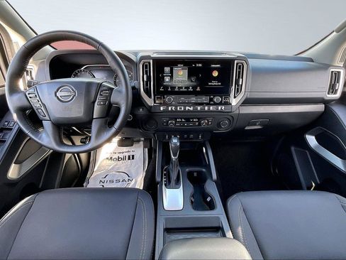 Used 2025 Nissan Frontier SV w/ SV Convenience Package RWD image 17