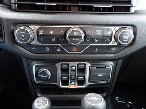 New 2026 Jeep Gladiator Sport AWD/4WD image 16