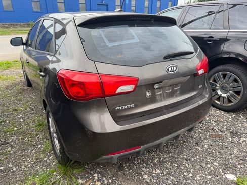 Used 2011 Kia Forte EX FWD image 9
