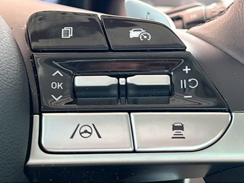 Certified 2023 Hyundai Tucson Limited FWD image 33