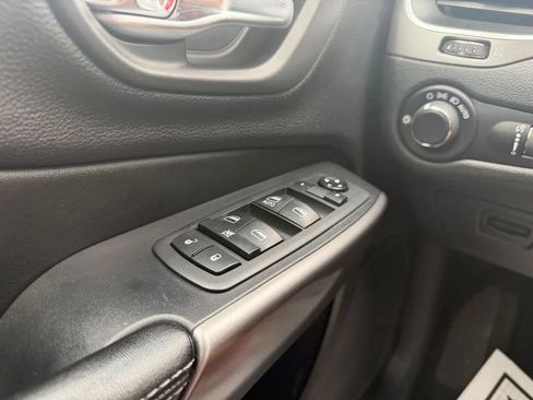 Used 2020 Jeep Cherokee Latitude AWD/4WD image 13