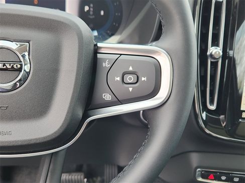 New 2025 Volvo XC40 B5 Core w/ Protection Package Premier image 15