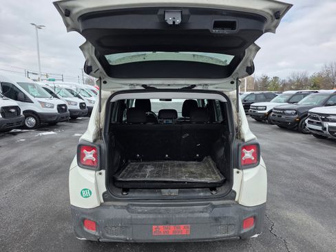 Used 2018 Jeep Renegade Altitude image 5