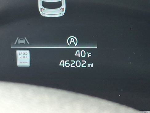 Used 2023 Kia Telluride EX w/ EX Captain's Chair Package image 23