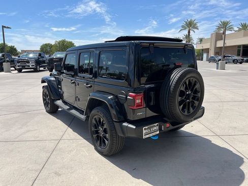 Used 2024 Jeep Wrangler Unlimited Sahara w/ Technology Group AWD/4WD image 10