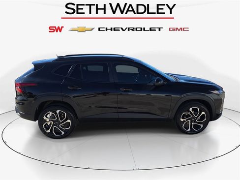 Used 2025 Chevrolet Trax RS w/ Driver Confidence Package image 8