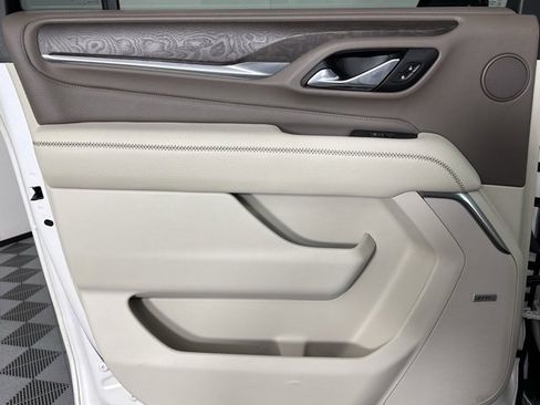 Used 2021 GMC Yukon XL Denali w/ Denali Premium Package image 23