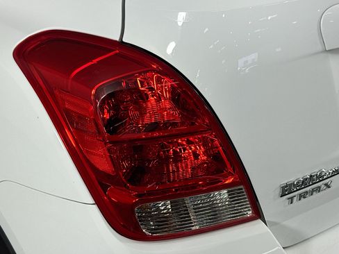 Used 2020 Chevrolet Trax LS w/ Tint and Cruise Package FWD image 33