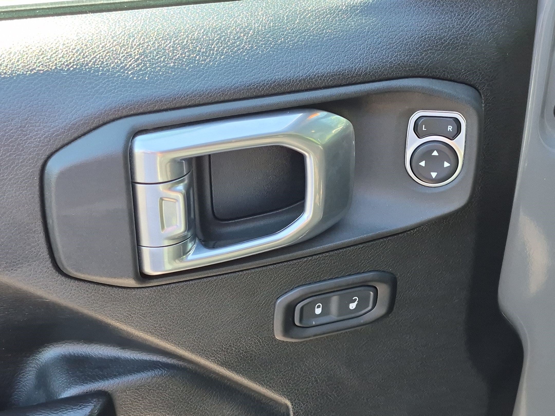 Used 2021 Jeep Gladiator Sport AWD/4WD image 15