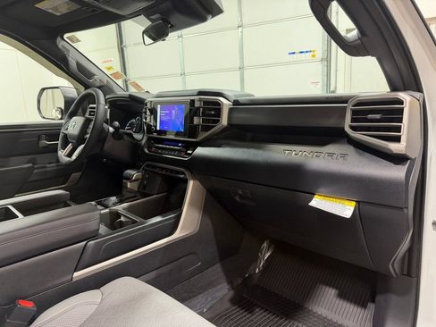 Used 2025 Toyota Tundra SR5 AWD/4WD image 32