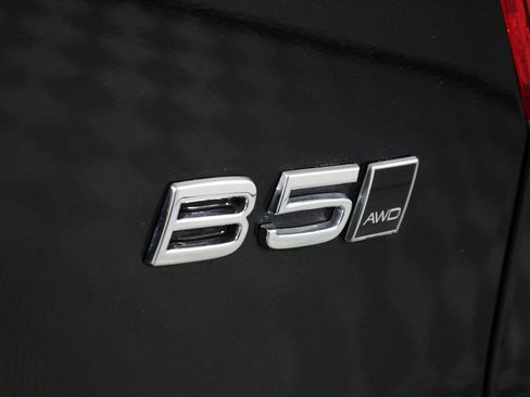 Certified 2025 Volvo XC40 B5 Plus image 20