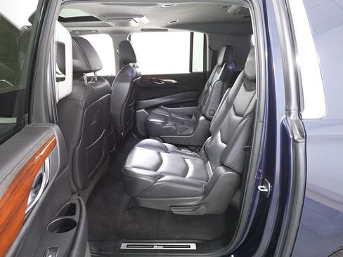 Used 2020 Cadillac Escalade ESV Premium Luxury image 25