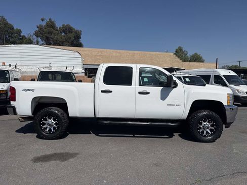 Used 2013 Chevrolet Silverado 2500 LT w/ Interior Plus Package AWD/4WD image 3
