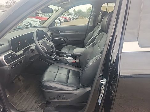Used 2024 Kia Telluride EX w/ EX Captain's Chair Package FWD image 19