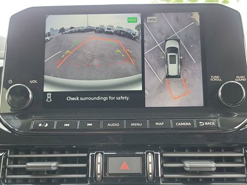 New 2025 Nissan Pathfinder Platinum image 9