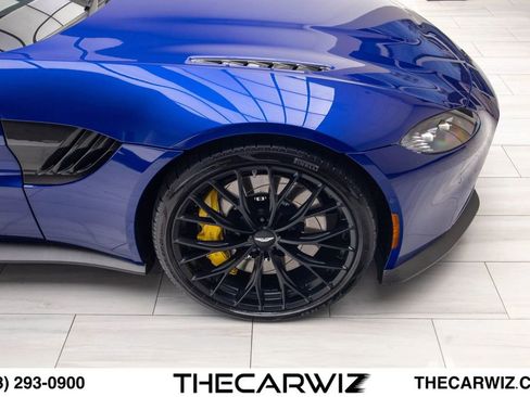 Used 2023 Aston Martin V8 Vantage Coupe RWD image 31
