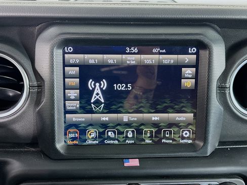 Used 2023 Jeep Wrangler Unlimited Sahara AWD/4WD image 19