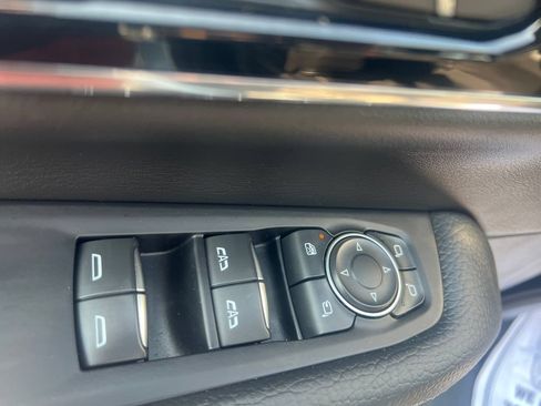 Used 2025 GMC Yukon Denali AWD/4WD image 14