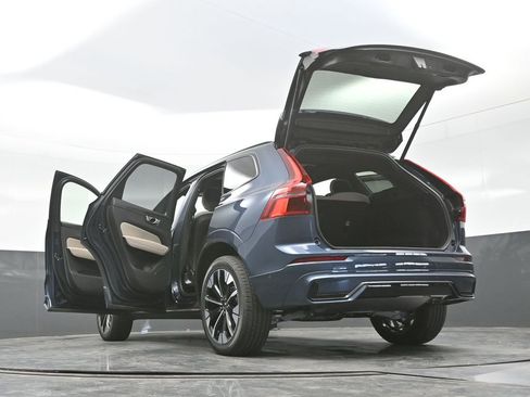 New 2026 Volvo XC60 B5 Plus w/ Climate Package image 27