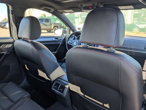 Used 2018 Volkswagen GTI SE image 17