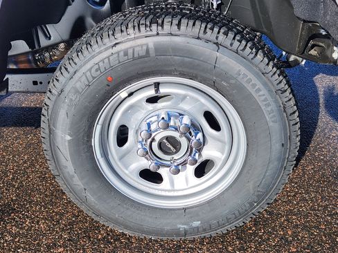 New 2026 Ford F250 XL w/ XL Chrome Package image 12