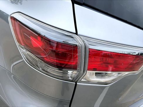 Used 2015 Toyota Highlander Limited FWD image 28