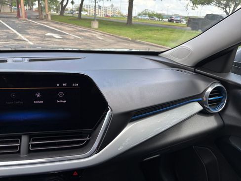 Used 2025 Chevrolet Trax LT FWD image 30