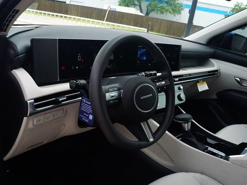 New 2026 Hyundai Tucson SEL FWD image 18