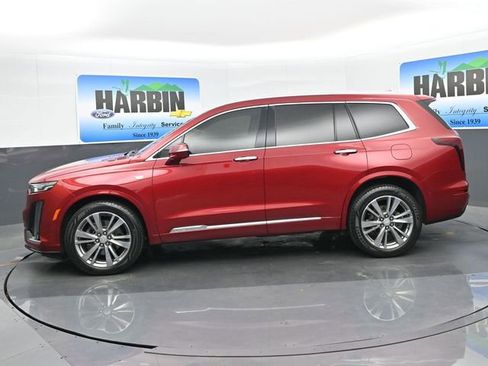 Used 2022 Cadillac XT6 Premium Luxury w/ Technology Package FWD image 2