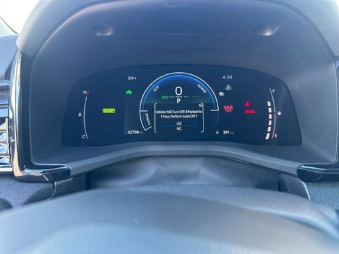 Used 2025 Toyota Camry LE image 39