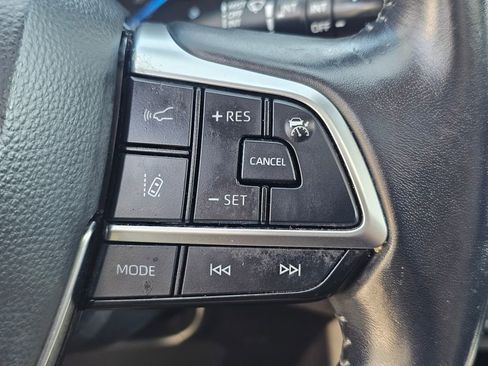 Used 2020 Toyota Highlander XLE AWD/4WD image 33