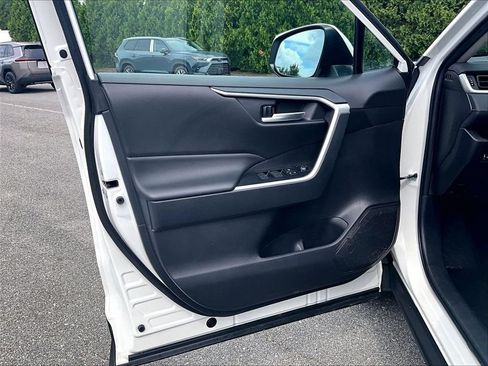 Used 2025 Toyota RAV4 XLE AWD/4WD image 9