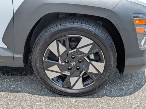 Used 2025 Hyundai Kona SEL FWD image 11