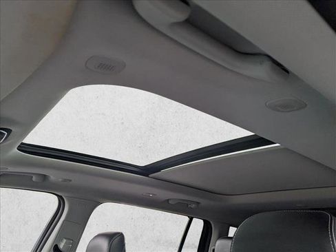 Used 2022 Jeep Grand Cherokee L Limited w/ Luxury Tech Group II image 13