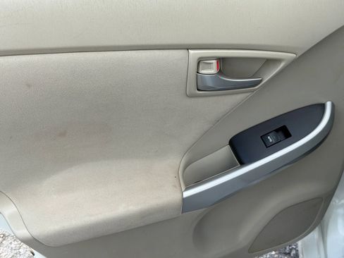 Used 2015 Toyota Prius Two FWD image 16