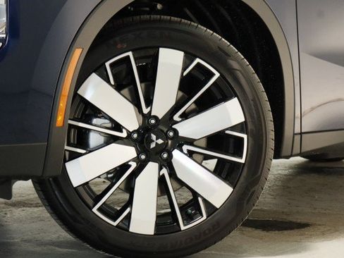 New 2026 Mitsubishi Outlander SE FWD image 3