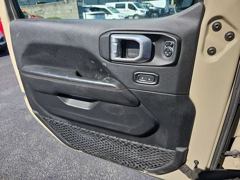 Used 2020 Jeep Gladiator Rubicon AWD/4WD image 25
