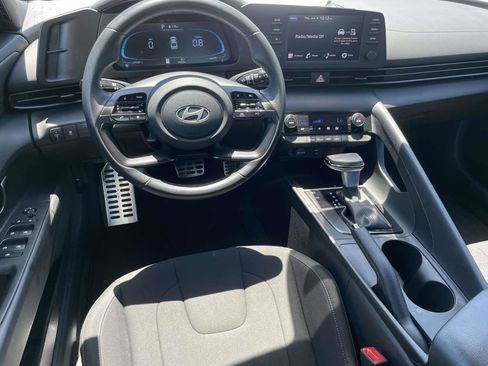 Certified 2025 Hyundai Elantra Sport FWD image 9