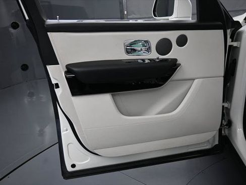 Certified 2022 Rolls-Royce Cullinan w/ Dark Exterior Package AWD/4WD image 15