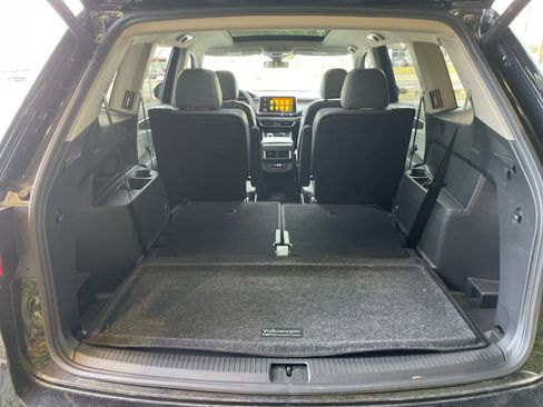 Used 2025 Volkswagen Atlas Peak Edition SE image 29