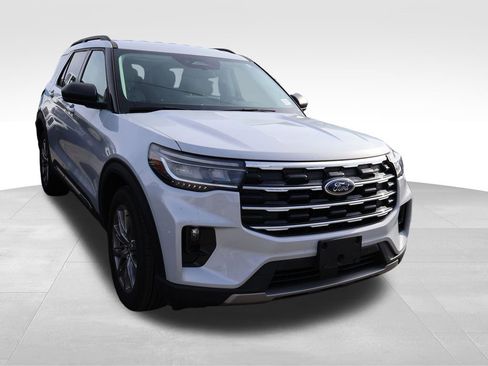 Used 2025 Ford Explorer Active w/ Active Comfort Package AWD/4WD image 12