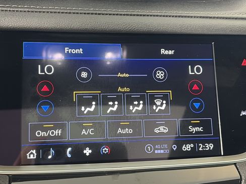 Certified 2025 Cadillac XT6 Luxury AWD/4WD image 24