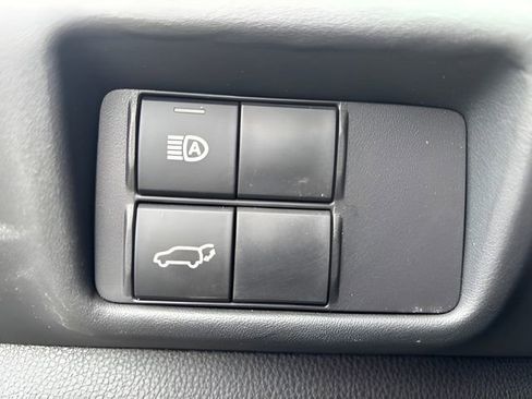 Used 2020 Toyota Highlander XLE AWD/4WD image 17